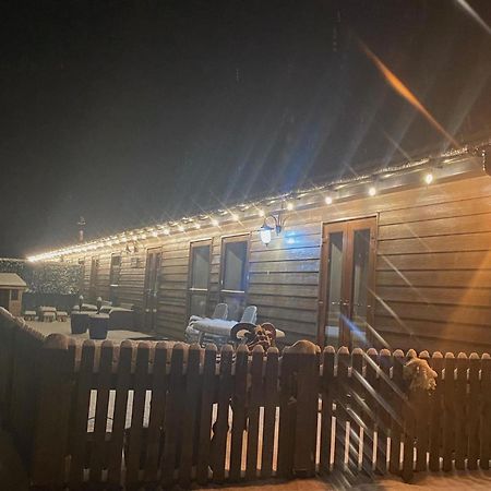 Fairview Farm Holiday Accommodation 14 Luxury Lodges, Cabins, Dog Friendly, Suitable For Couples, Families And Groups, Wedding Guests , Corporate Events, Sleeps 2-65 Guests In Ravenshead, Nottingham Near Sherwood Forest, Set In 88 Acres Екстер'єр фото