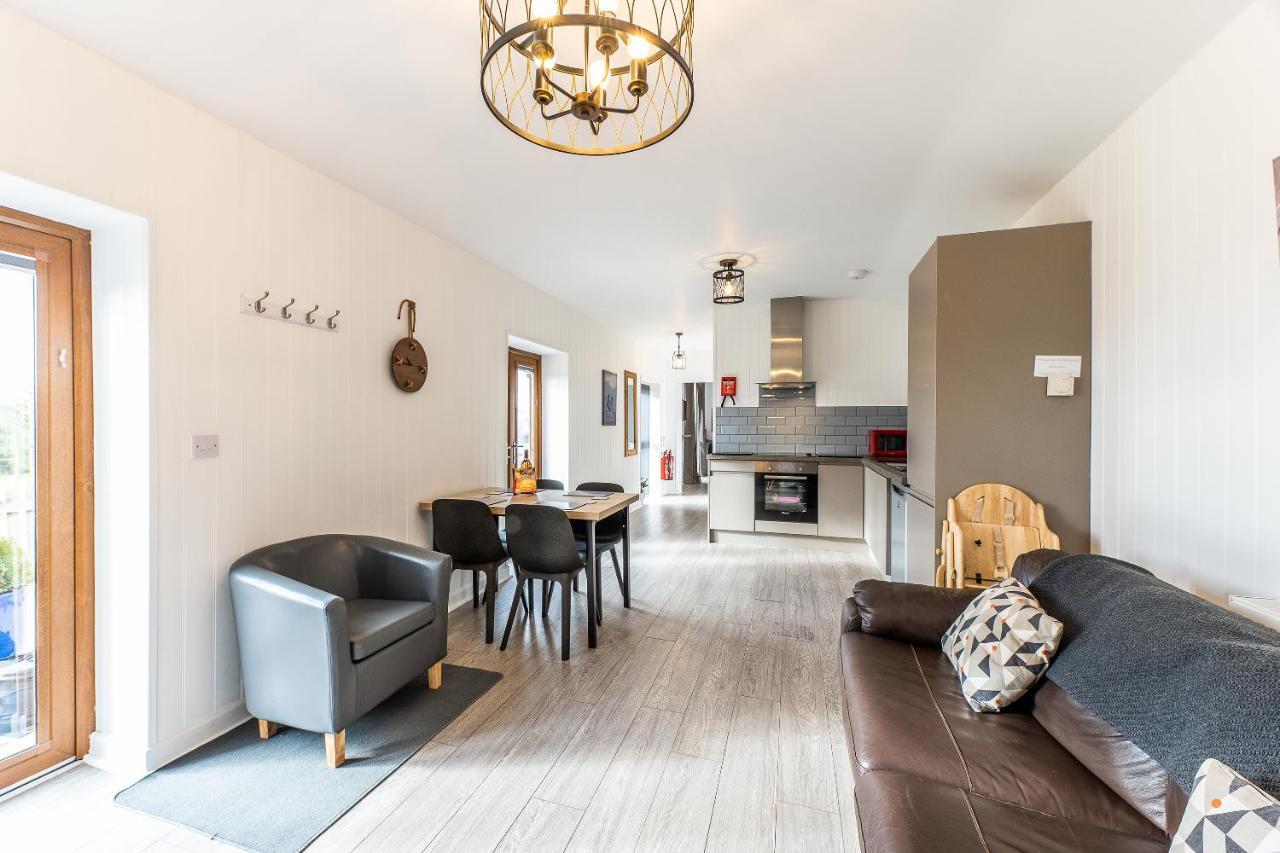 Fairview Farm Holiday Accommodation 14 Luxury Lodges, Cabins, Dog Friendly, Suitable For Couples, Families And Groups, Wedding Guests , Corporate Events, Sleeps 2-65 Guests In Ravenshead, Nottingham Near Sherwood Forest, Set In 88 Acres Екстер'єр фото