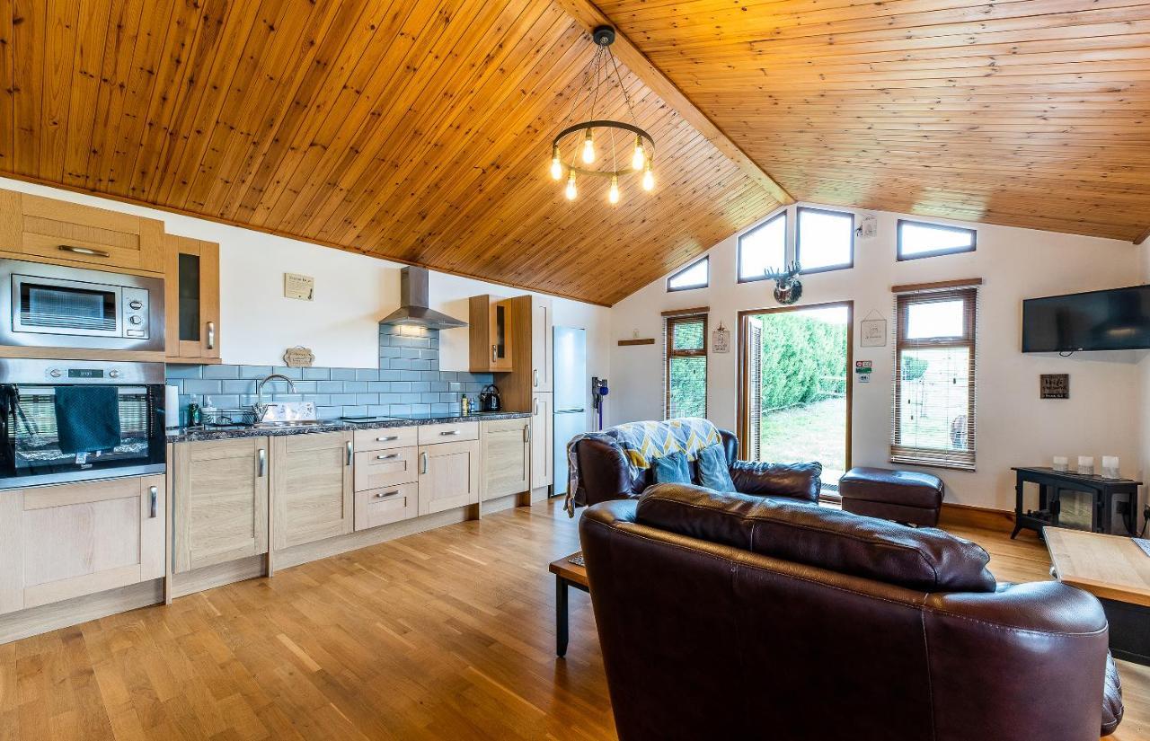Fairview Farm Holiday Accommodation 14 Luxury Lodges, Cabins, Dog Friendly, Suitable For Couples, Families And Groups, Wedding Guests , Corporate Events, Sleeps 2-65 Guests In Ravenshead, Nottingham Near Sherwood Forest, Set In 88 Acres Екстер'єр фото