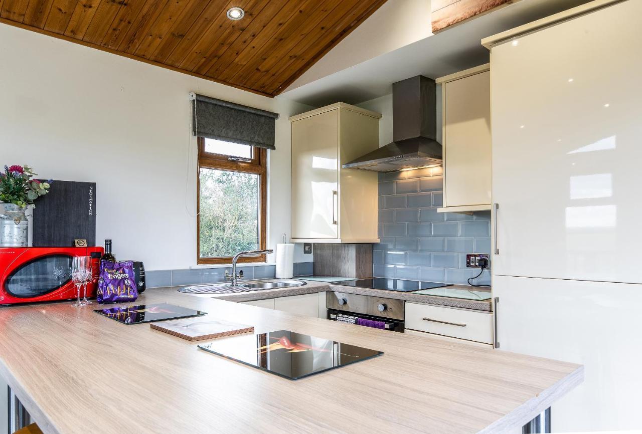 Fairview Farm Holiday Accommodation 14 Luxury Lodges, Cabins, Dog Friendly, Suitable For Couples, Families And Groups, Wedding Guests , Corporate Events, Sleeps 2-65 Guests In Ravenshead, Nottingham Near Sherwood Forest, Set In 88 Acres Екстер'єр фото