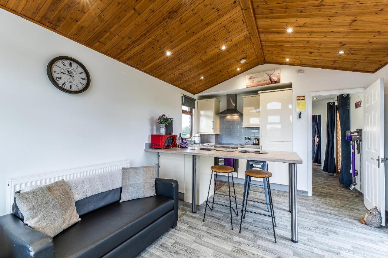 Fairview Farm Holiday Accommodation 14 Luxury Lodges, Cabins, Dog Friendly, Suitable For Couples, Families And Groups, Wedding Guests , Corporate Events, Sleeps 2-65 Guests In Ravenshead, Nottingham Near Sherwood Forest, Set In 88 Acres Екстер'єр фото