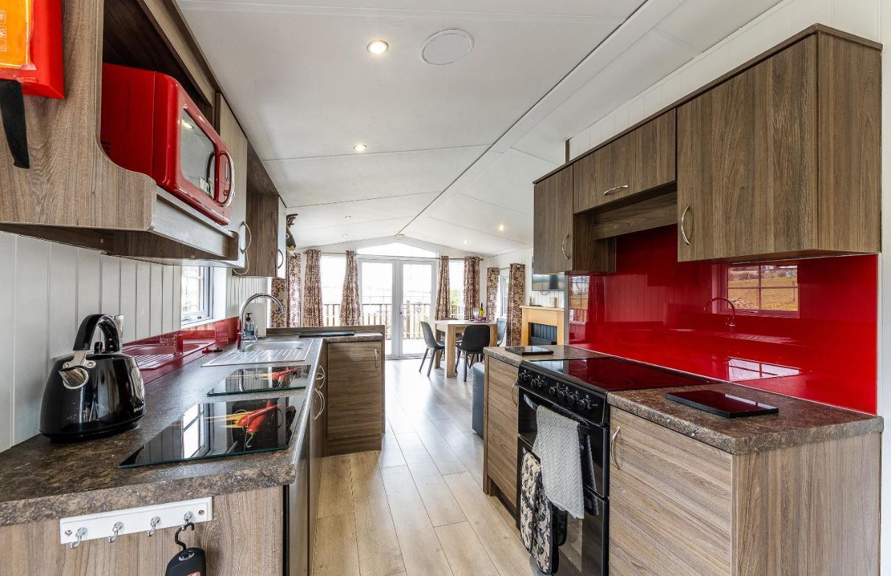 Fairview Farm Holiday Accommodation 14 Luxury Lodges, Cabins, Dog Friendly, Suitable For Couples, Families And Groups, Wedding Guests , Corporate Events, Sleeps 2-65 Guests In Ravenshead, Nottingham Near Sherwood Forest, Set In 88 Acres Екстер'єр фото