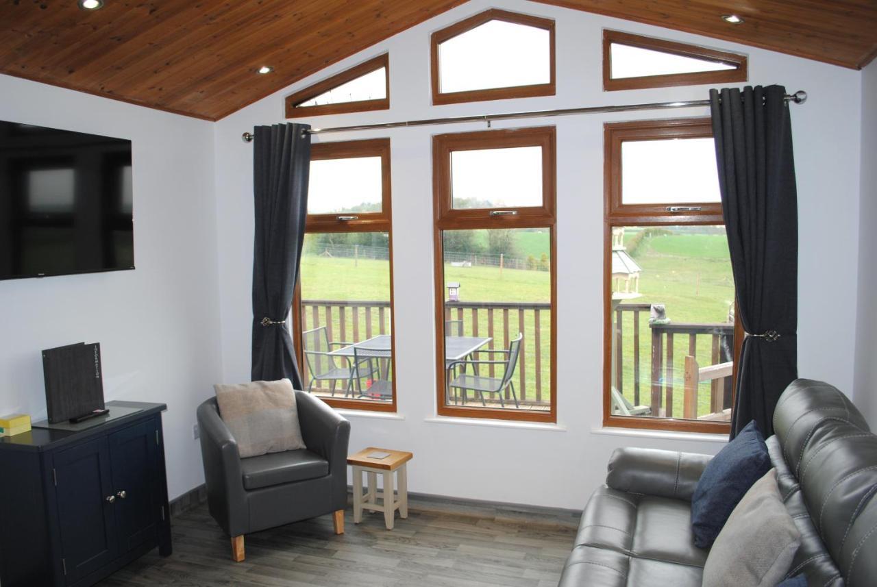 Fairview Farm Holiday Accommodation 14 Luxury Lodges, Cabins, Dog Friendly, Suitable For Couples, Families And Groups, Wedding Guests , Corporate Events, Sleeps 2-65 Guests In Ravenshead, Nottingham Near Sherwood Forest, Set In 88 Acres Екстер'єр фото