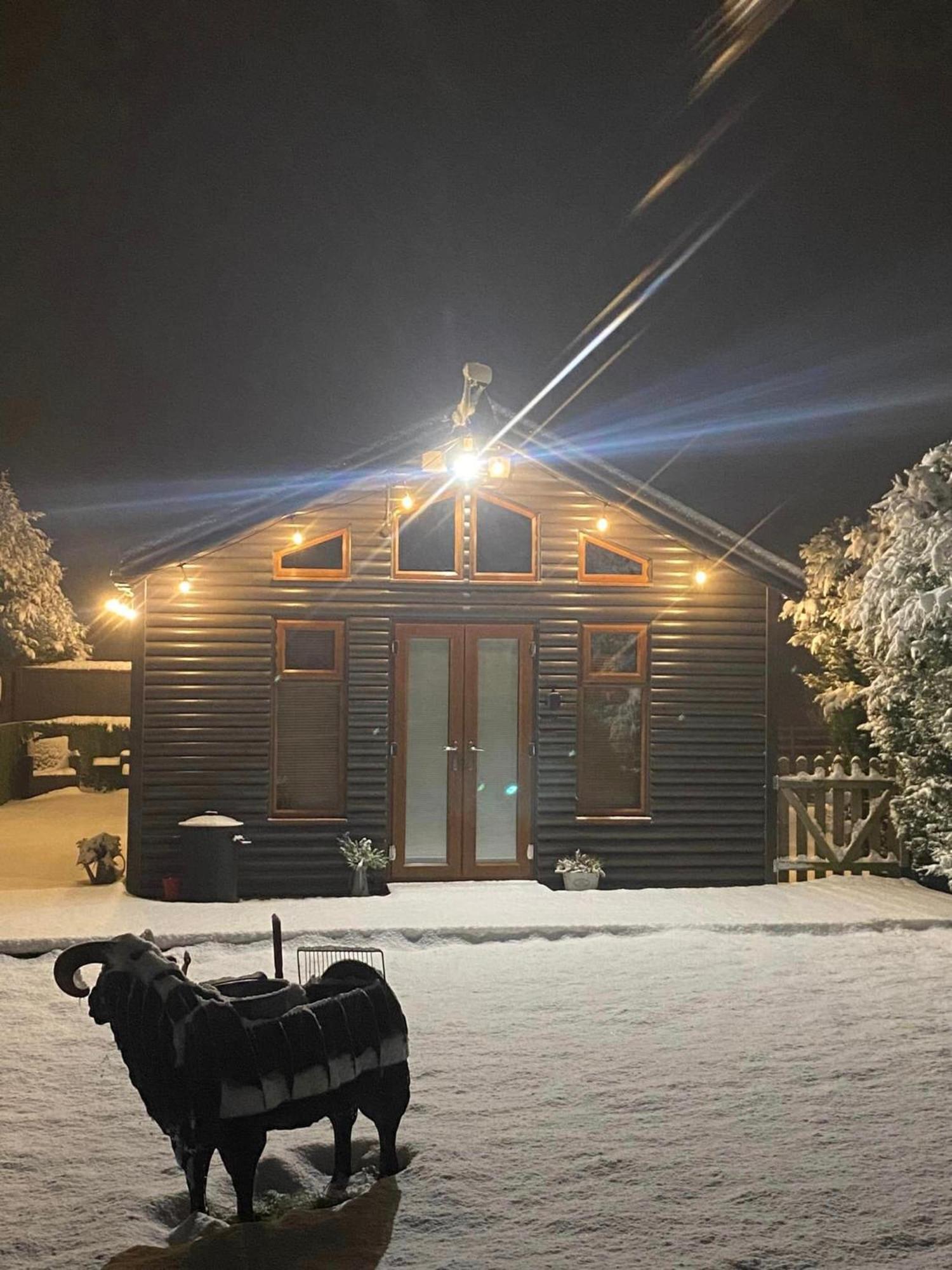 Fairview Farm Holiday Accommodation 14 Luxury Lodges, Cabins, Dog Friendly, Suitable For Couples, Families And Groups, Wedding Guests , Corporate Events, Sleeps 2-65 Guests In Ravenshead, Nottingham Near Sherwood Forest, Set In 88 Acres Екстер'єр фото