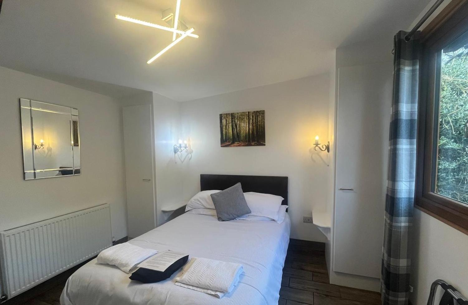 Fairview Farm Holiday Accommodation 14 Luxury Lodges, Cabins, Dog Friendly, Suitable For Couples, Families And Groups, Wedding Guests , Corporate Events, Sleeps 2-65 Guests In Ravenshead, Nottingham Near Sherwood Forest, Set In 88 Acres Екстер'єр фото